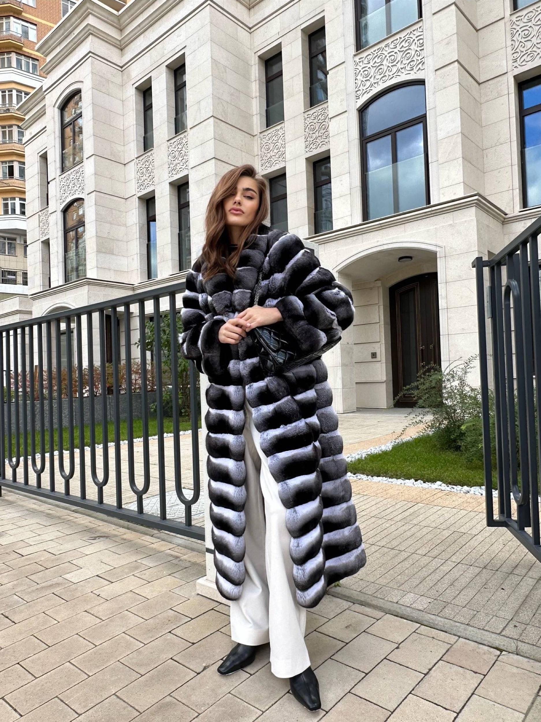 Anna Maria | Luxury Chinchilla Fur Coat With Small Collar