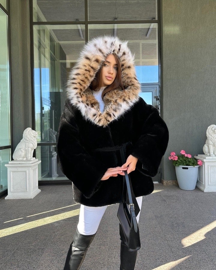 Kinny | Luxury American Blackglama Mink Fur Cape – Jacket With Lavish Lynx Fur Hood