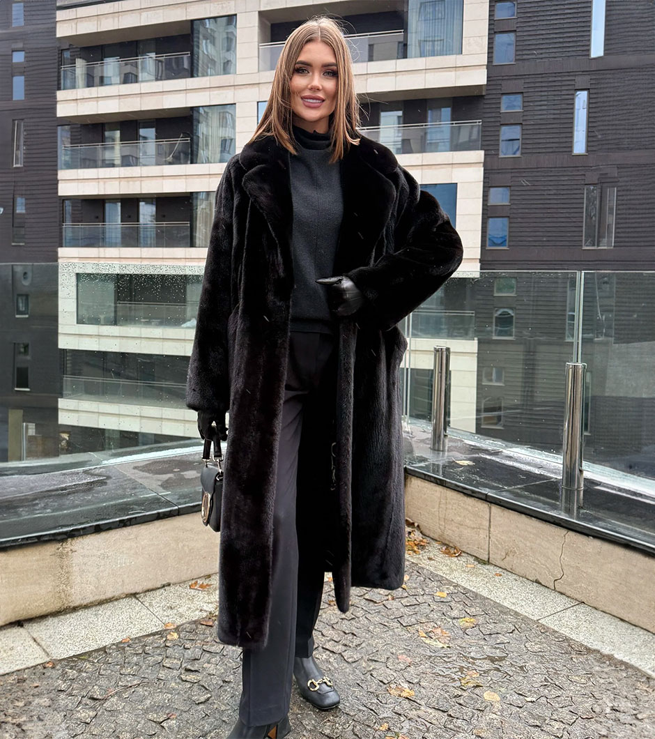 Haylo | Luxury American Black Mink Fur Coat With Elegant Double Fur Notched Collar